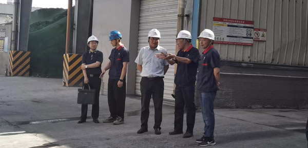 集團公司黨委委員、股份公司黨委書記、總經(jīng)理蔣培進到建材公司調...